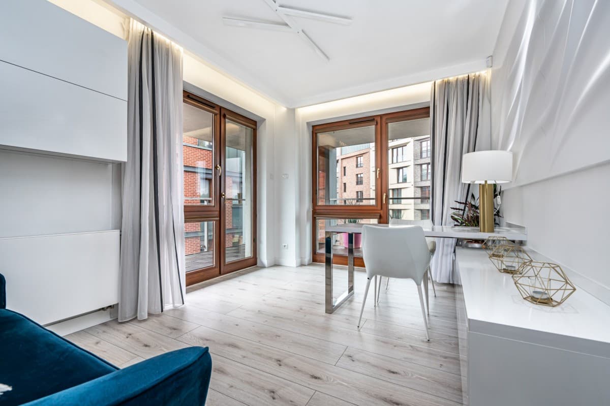 Modern 3-room apartment with large terrace in Praga – 8