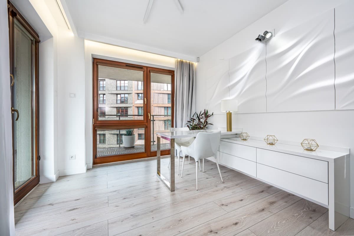 Modern 3-room apartment with large terrace in Praga – 10