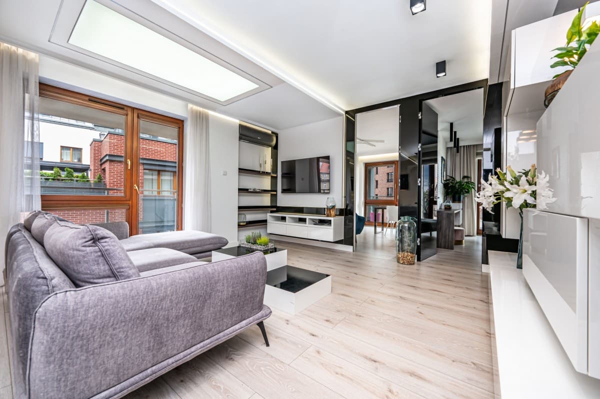Modern 3-room apartment with large terrace in Praga – 4