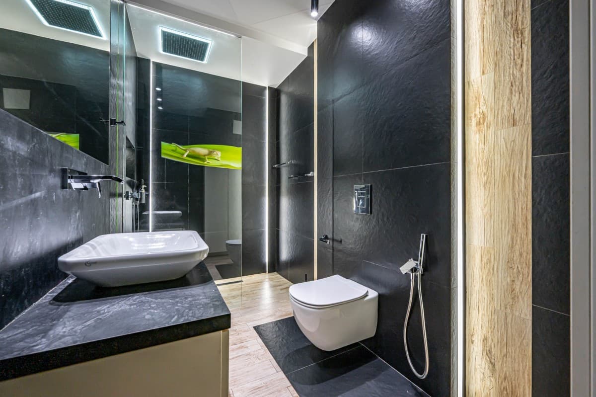 Modern 3-room apartment with large terrace in Praga – 11
