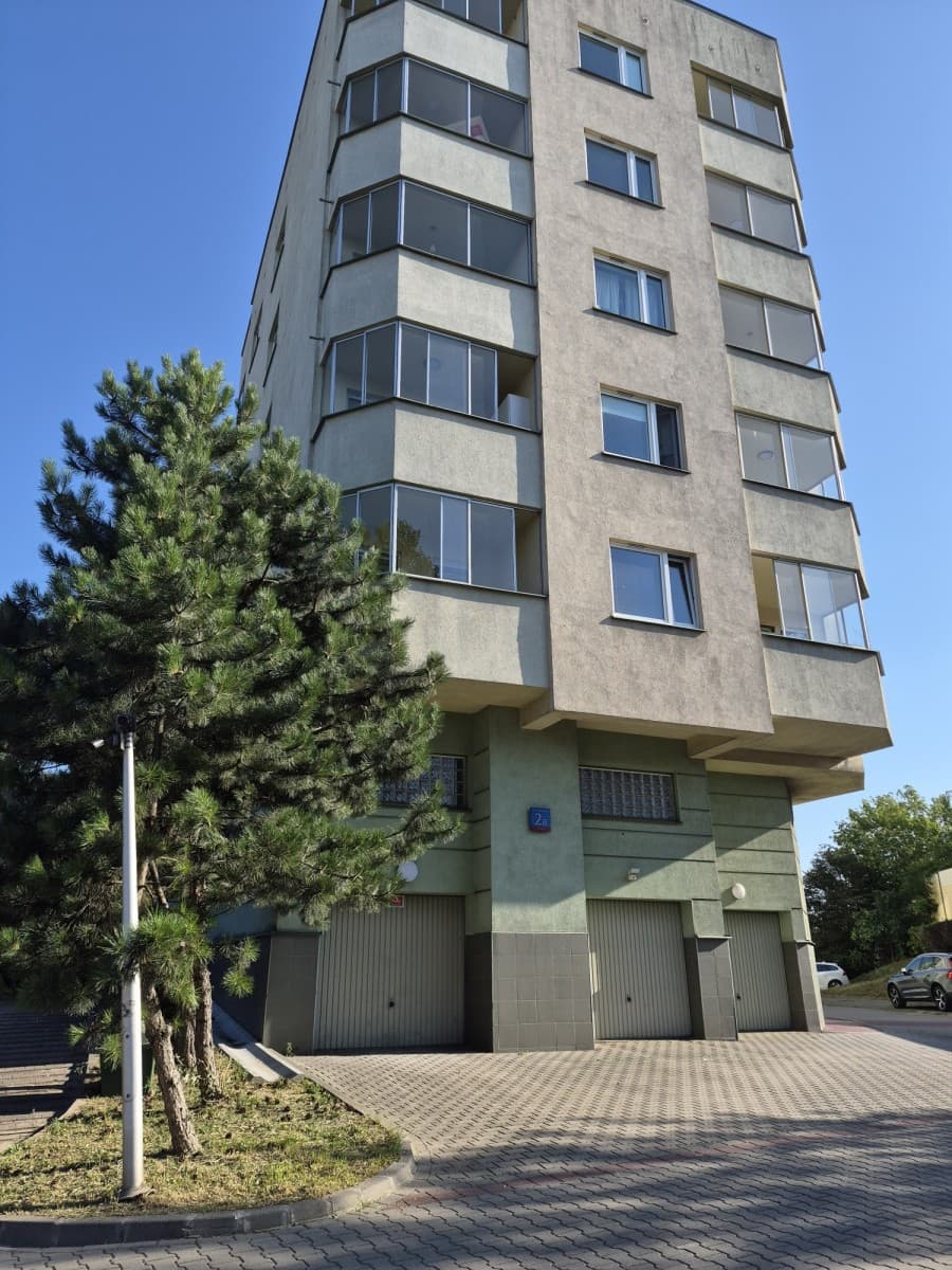 Sunny two-room apartment with balcony and city view – 2