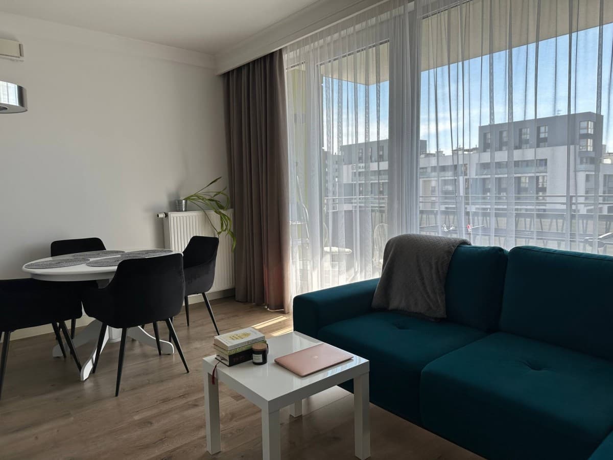 Modern 2-room flat 3 mins from Metro M2 – 3