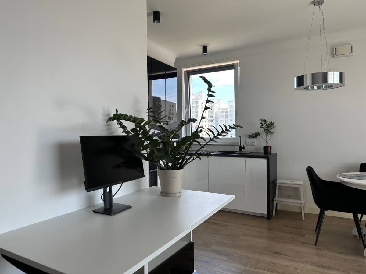 Modern 2-room flat 3 mins from Metro M2 – 4