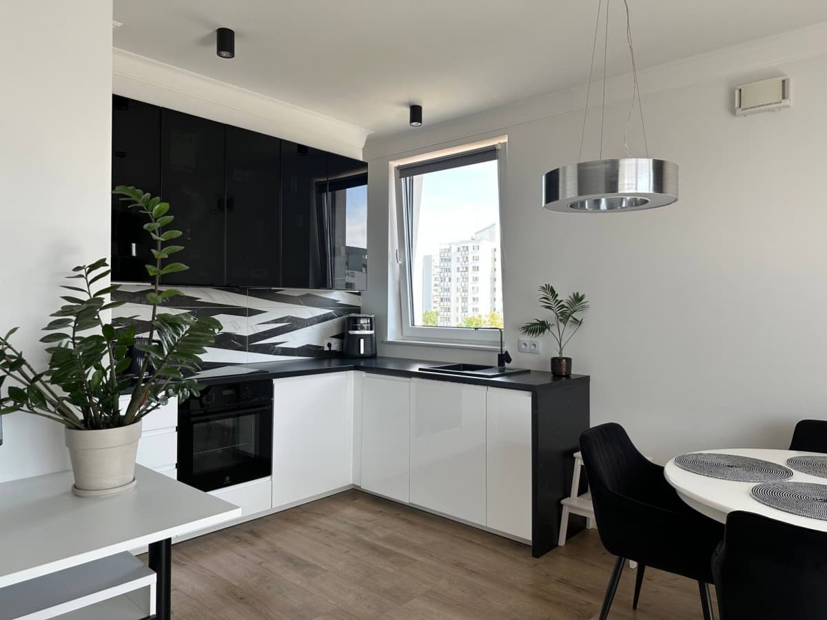 Modern 2-room flat 3 mins from Metro M2 – 5