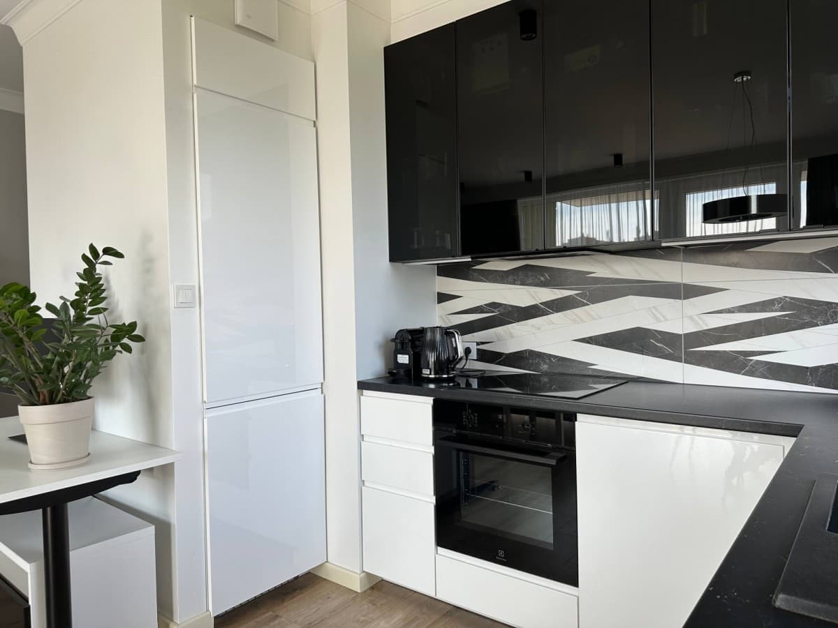 Modern 2-room flat 3 mins from Metro M2 – 7