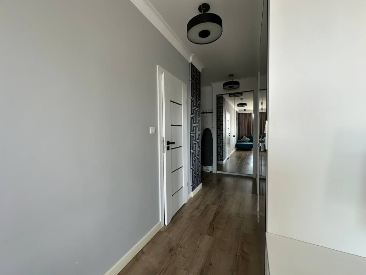 Modern 2-room flat 3 mins from Metro M2 – 8