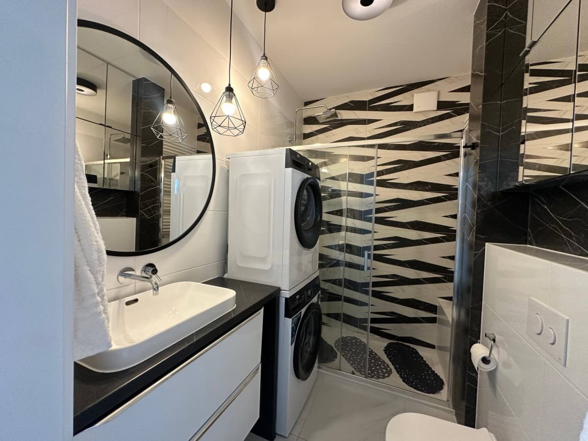 Modern 2-room flat 3 mins from Metro M2 – 11
