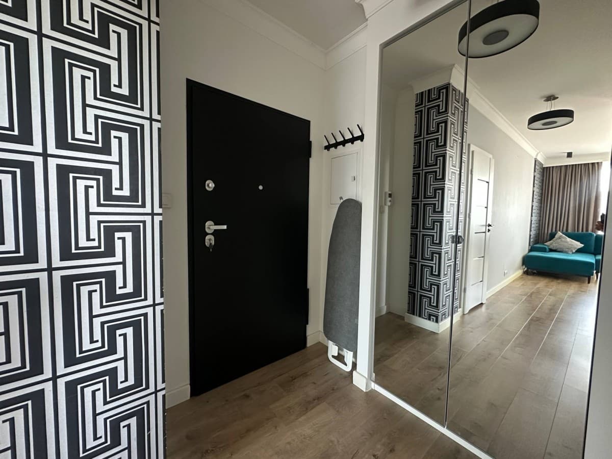 Modern 2-room flat 3 mins from Metro M2 – 13