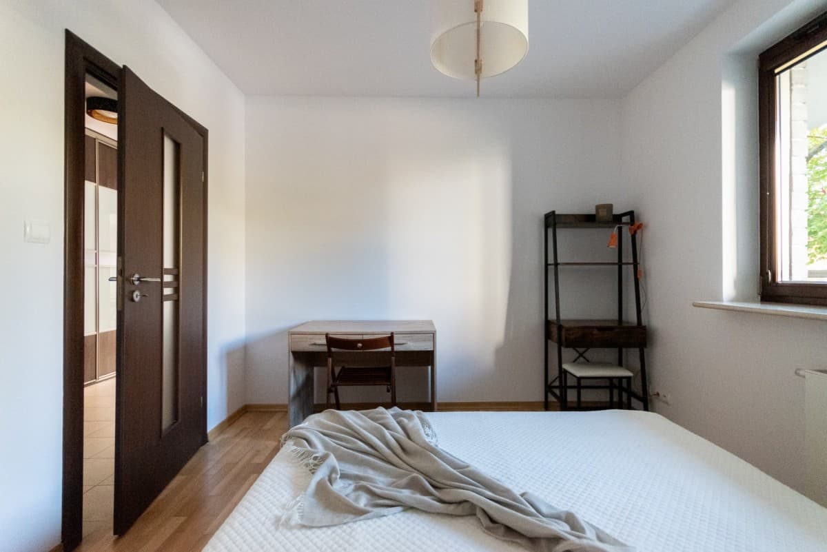 Furnished 2-room apartment with large loggia – 11