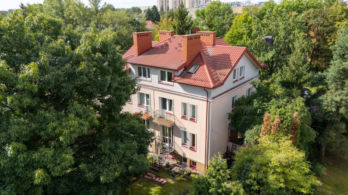Spacious five-bedroom house with garden in Sadyba – 1