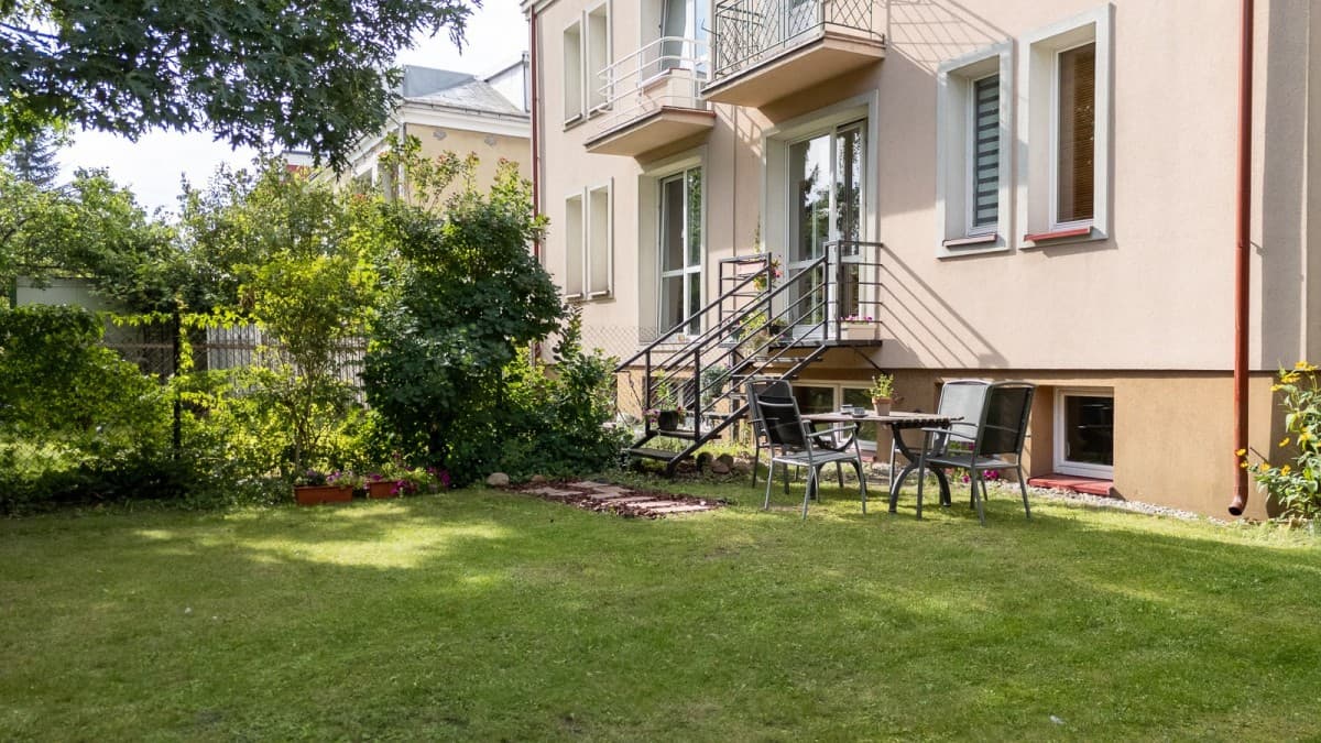 Spacious five-bedroom house with garden in Sadyba – 3