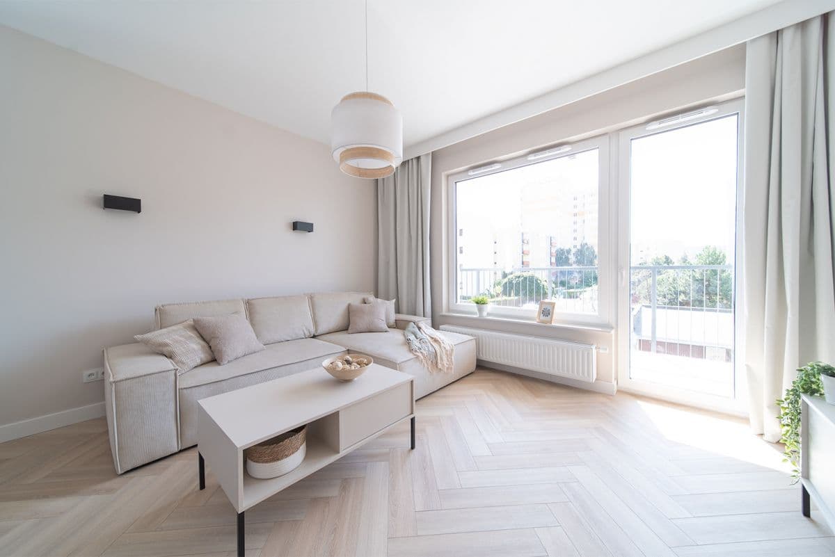 Modern 3-room apartment near shopping centers – 1