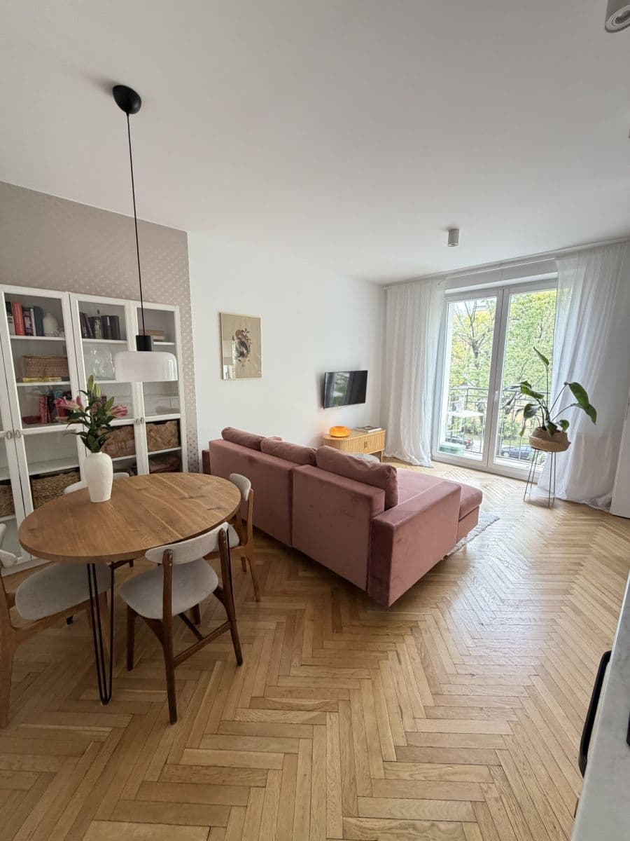 Stylish 39 m² apartment with balcony in Ochota – 2