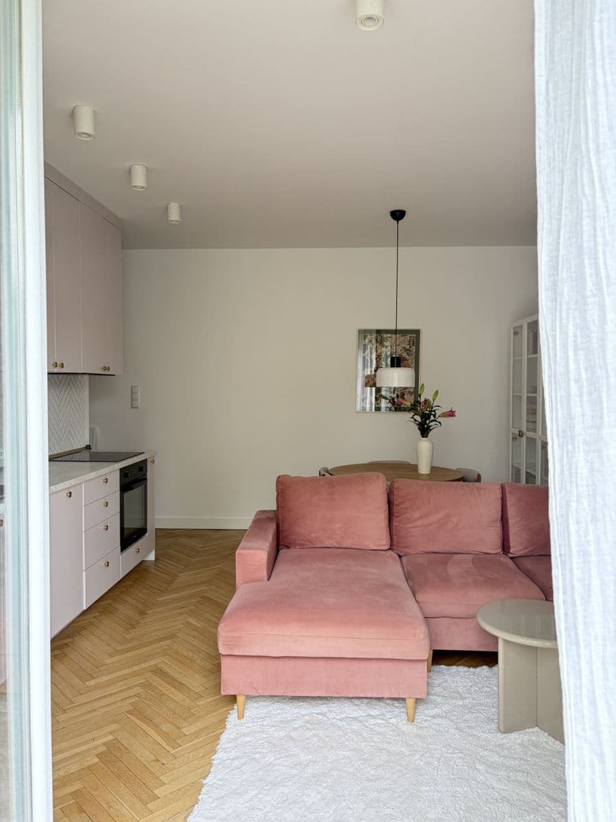 Stylish 39 m² apartment with balcony in Ochota – 3