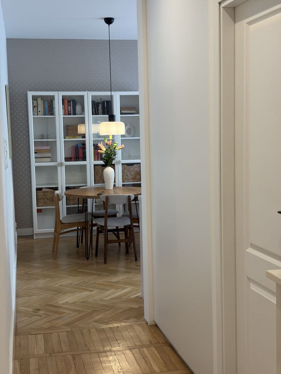 Stylish 39 m² apartment with balcony in Ochota – 8