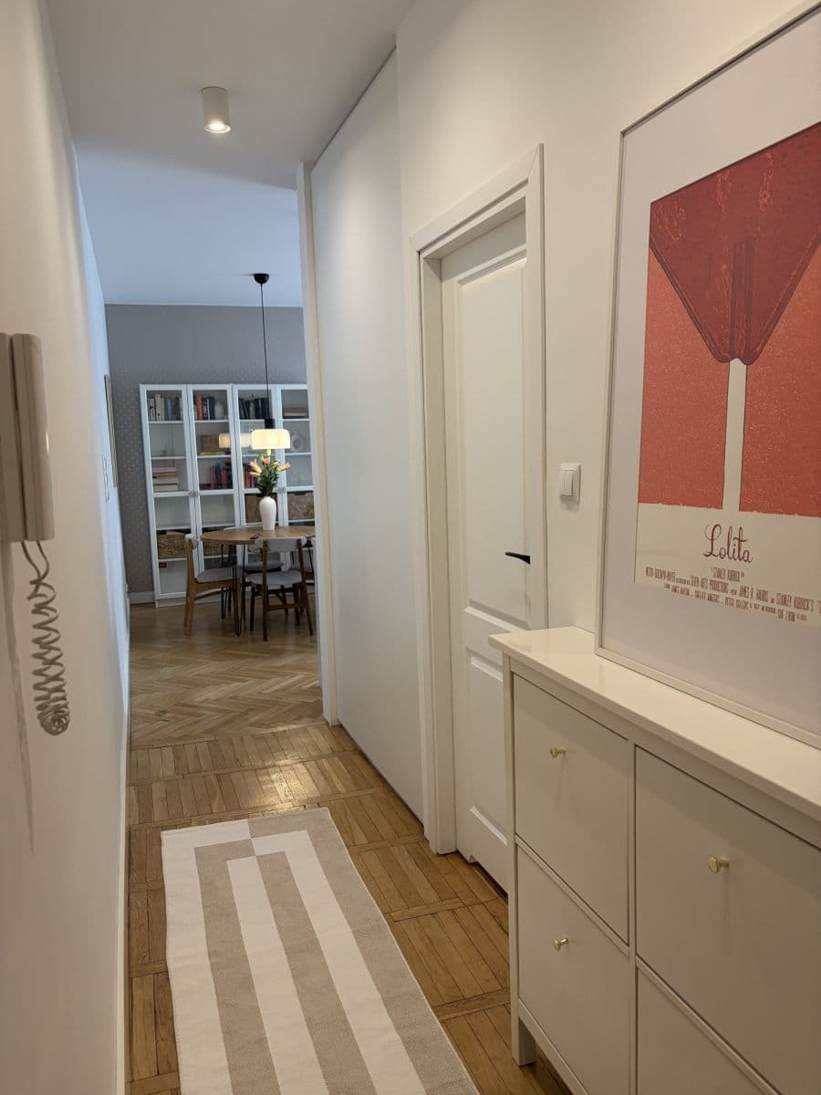 Stylish 39 m² apartment with balcony in Ochota – 9