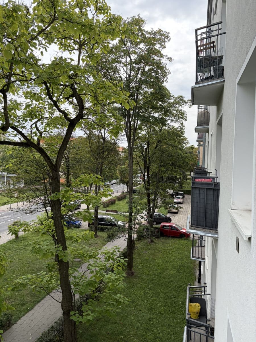 Stylish 39 m² apartment with balcony in Ochota – 13