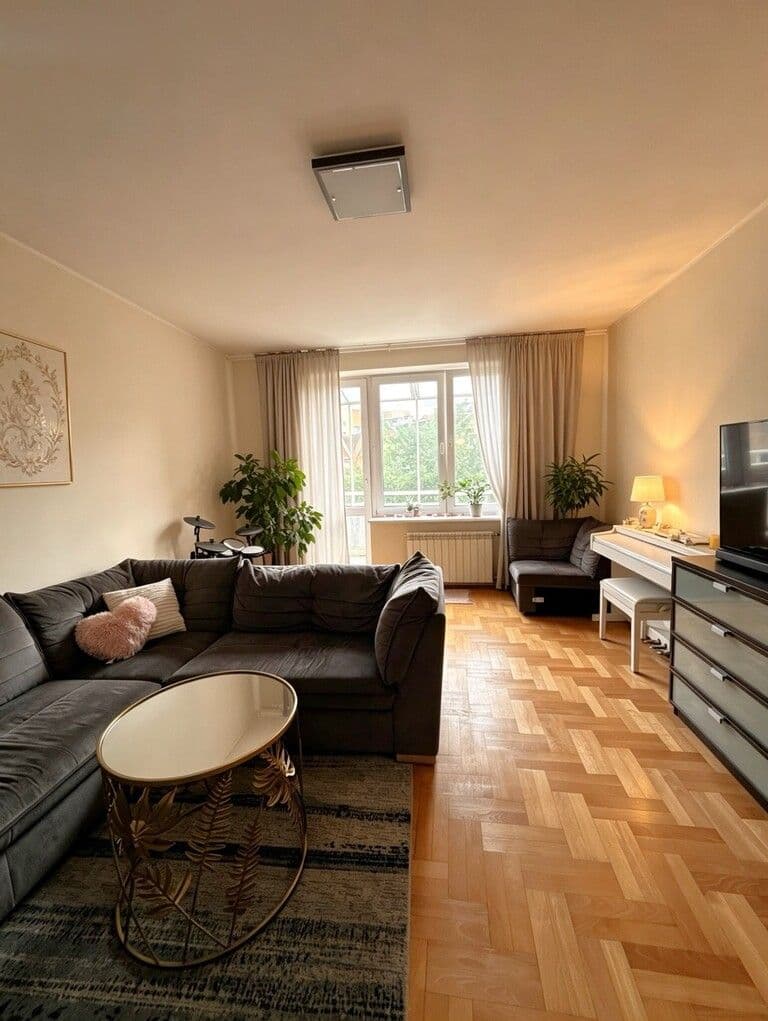 Spacious 3-room flat near Metro and Wola Park – 4