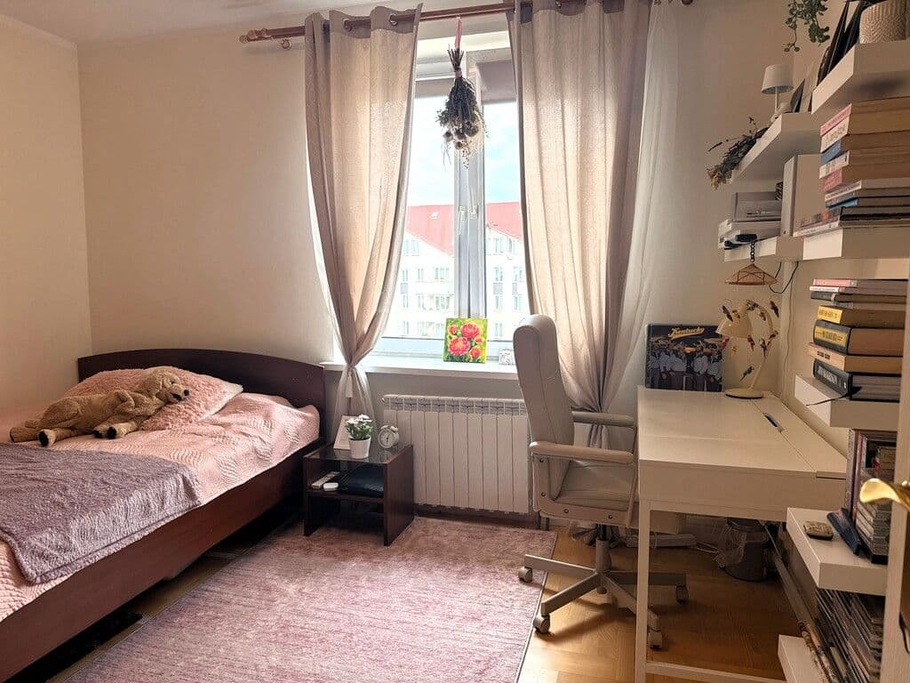 Spacious 3-room flat near Metro and Wola Park – 7