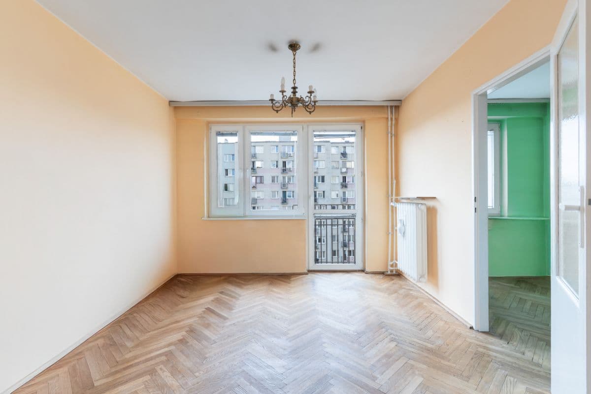 Sunny 2-room apartment for renovation in Włochy – 4