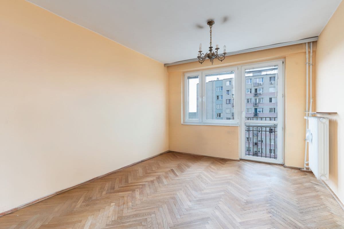 Sunny 2-room apartment for renovation in Włochy – 5