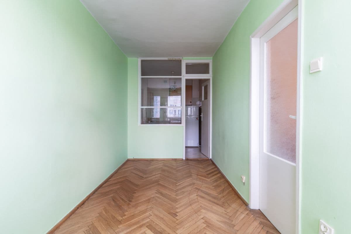 Sunny 2-room apartment for renovation in Włochy – 8