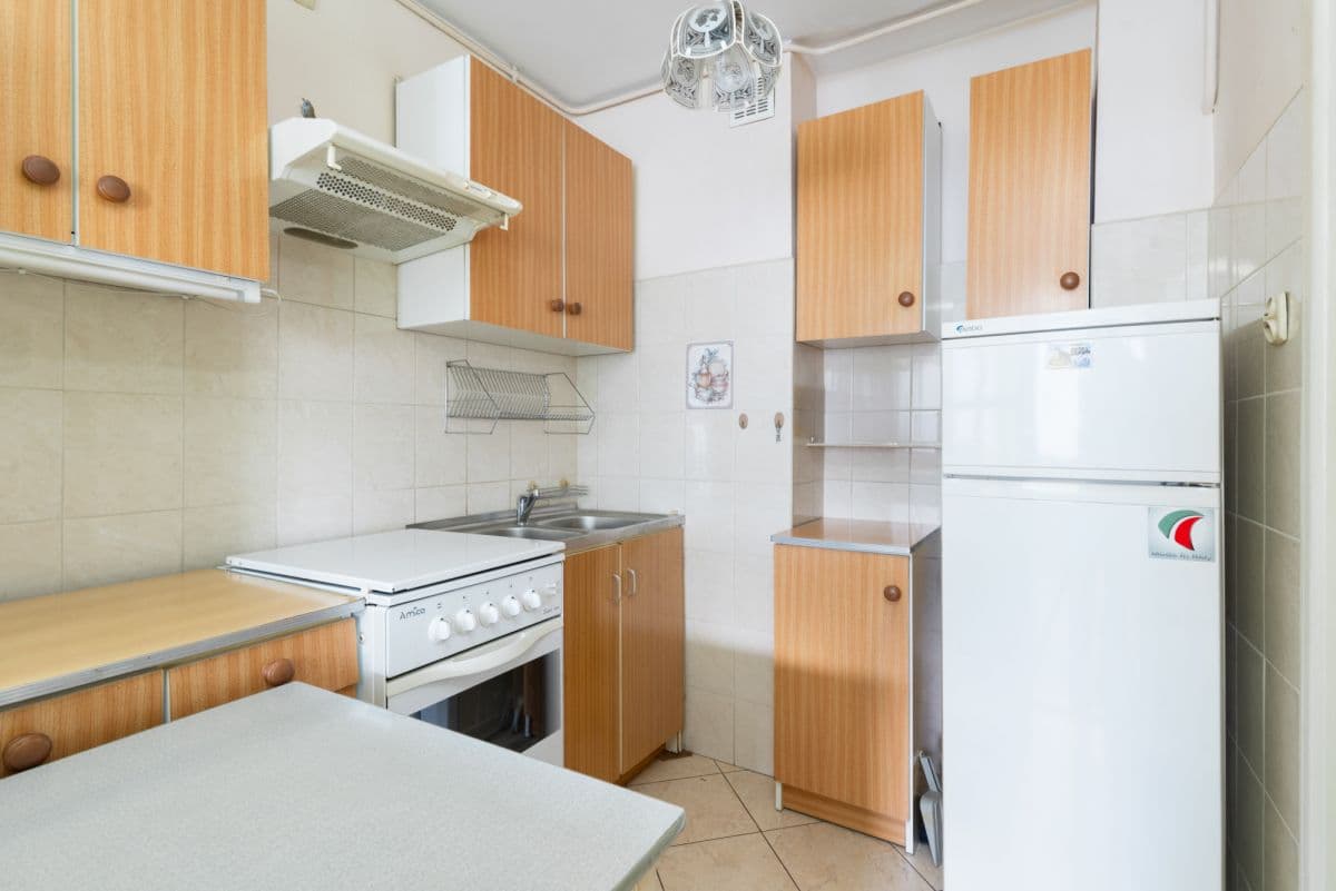 Sunny 2-room apartment for renovation in Włochy – 10