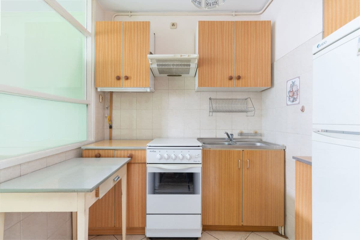 Sunny 2-room apartment for renovation in Włochy – 11