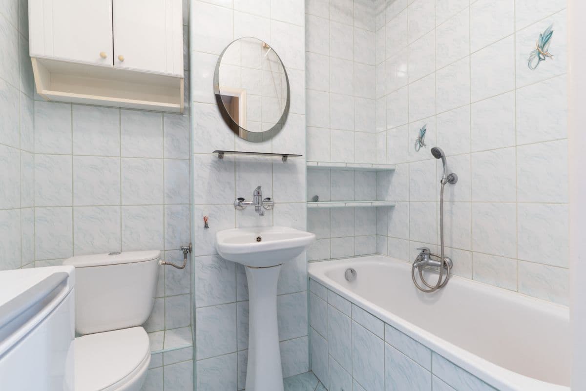 Sunny 2-room apartment for renovation in Włochy – 13