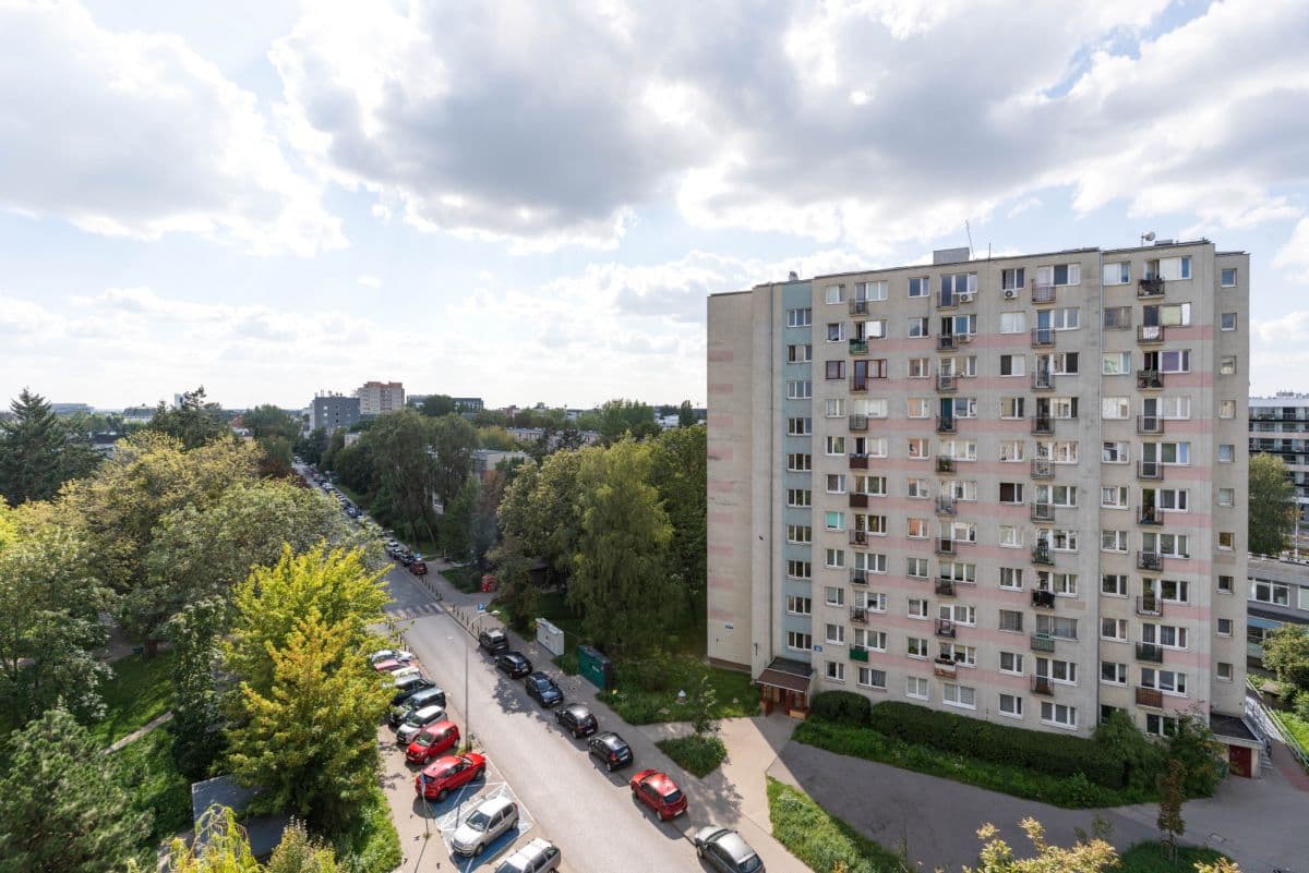 Sunny 2-room apartment for renovation in Włochy – 14