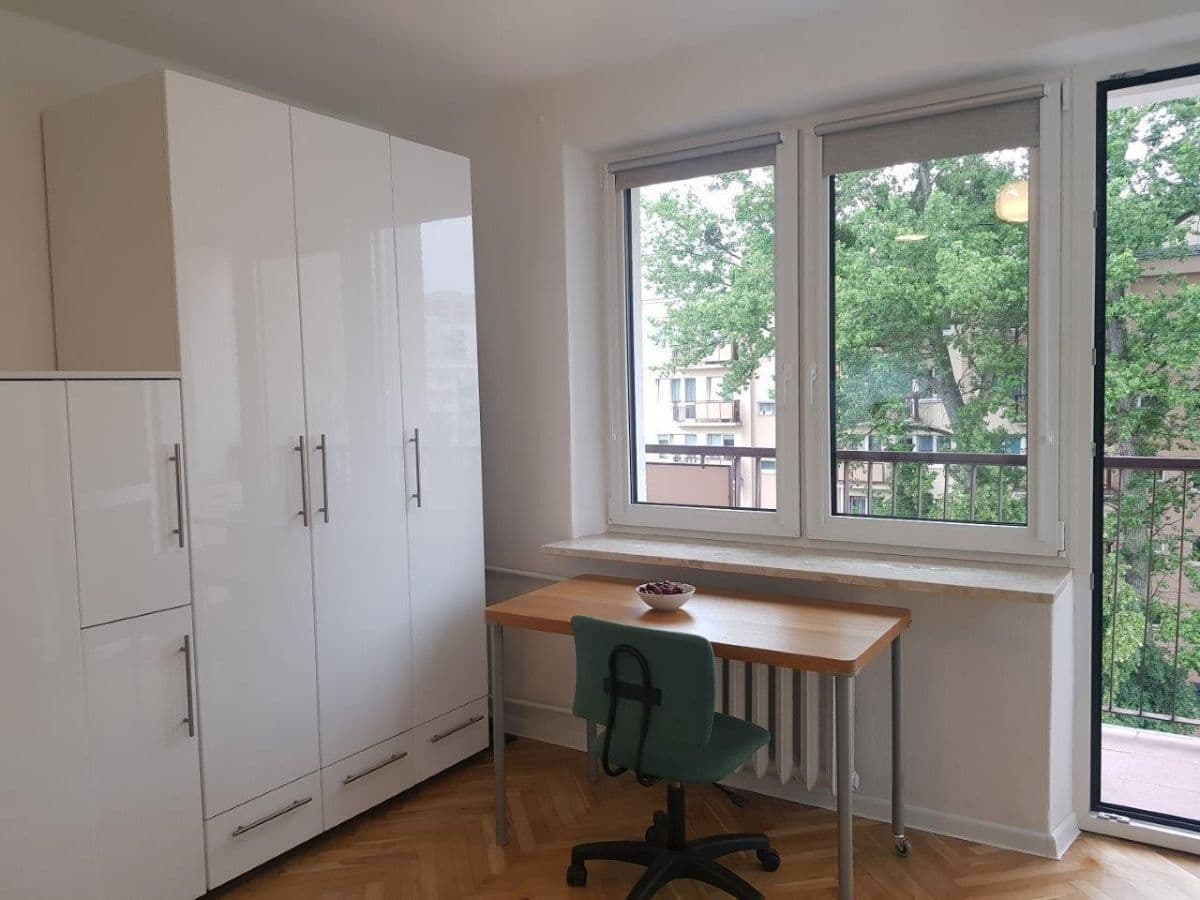 Renovated 1-room flat in prime Praga location – 3