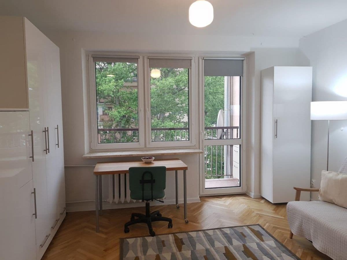 Renovated 1-room flat in prime Praga location – 4
