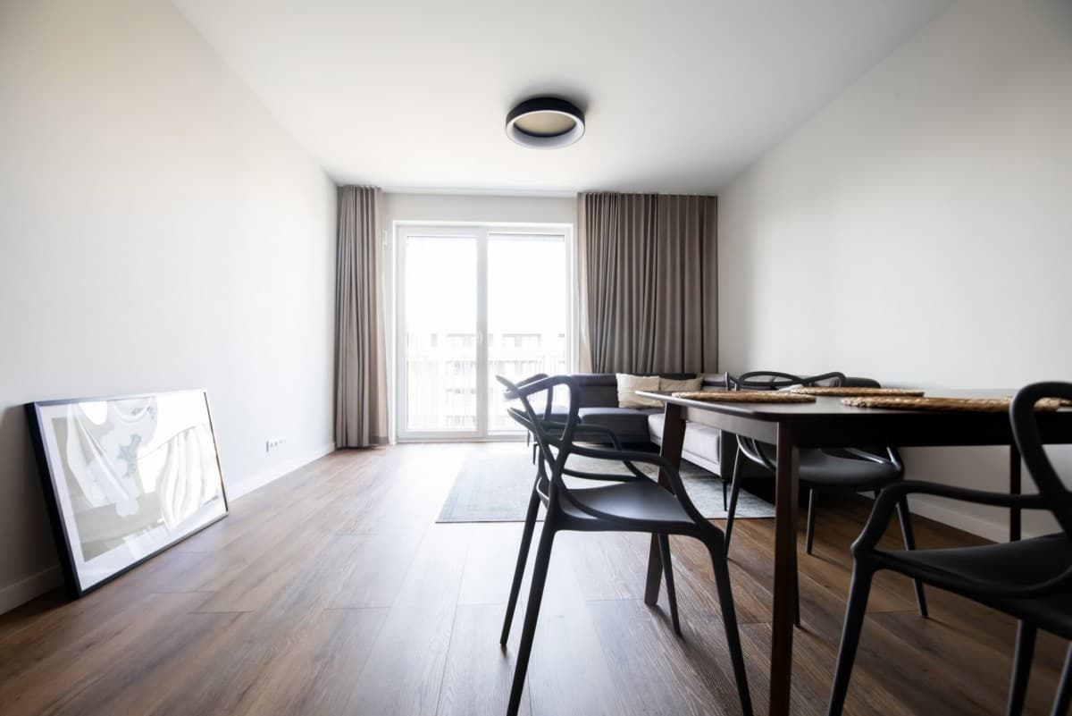 Modern 3-room apartment with large balcony in Wola – 5