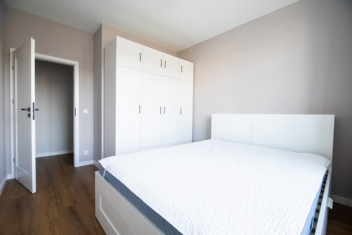 Modern 3-room apartment with large balcony in Wola – 6