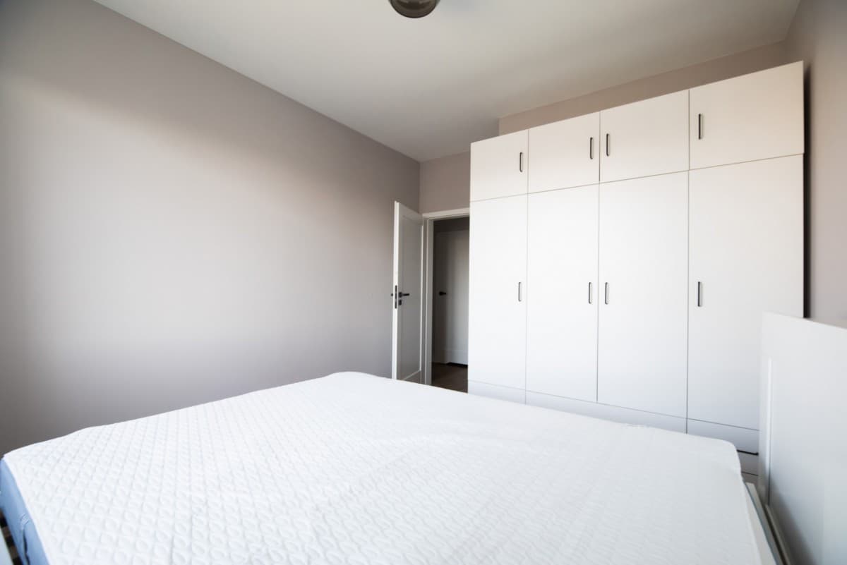 Modern 3-room apartment with large balcony in Wola – 7