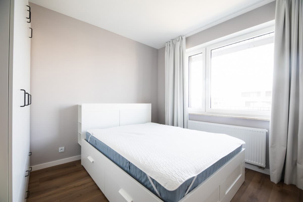 Modern 3-room apartment with large balcony in Wola – 8