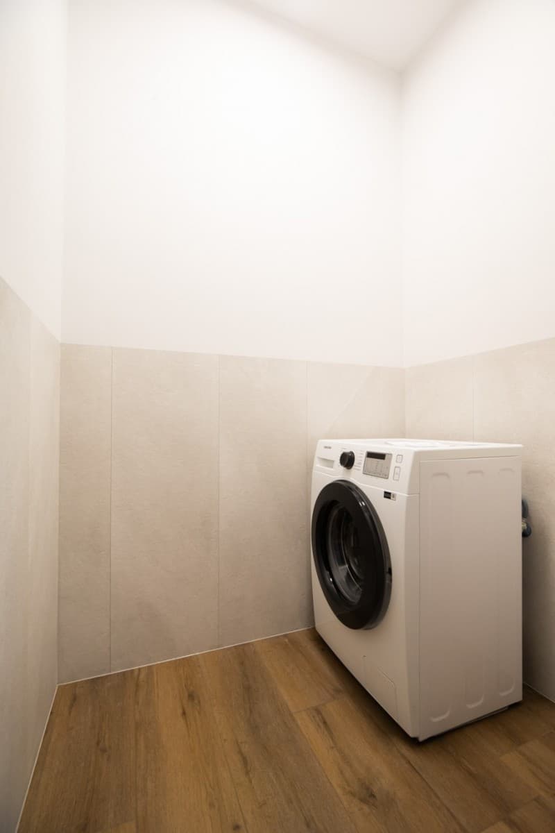 Modern 3-room apartment with large balcony in Wola – 11