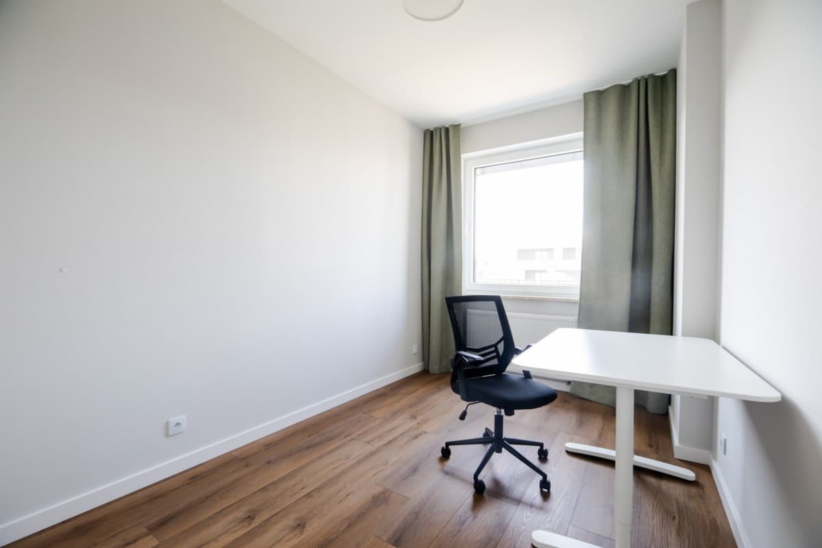 Modern 3-room apartment with large balcony in Wola – 16