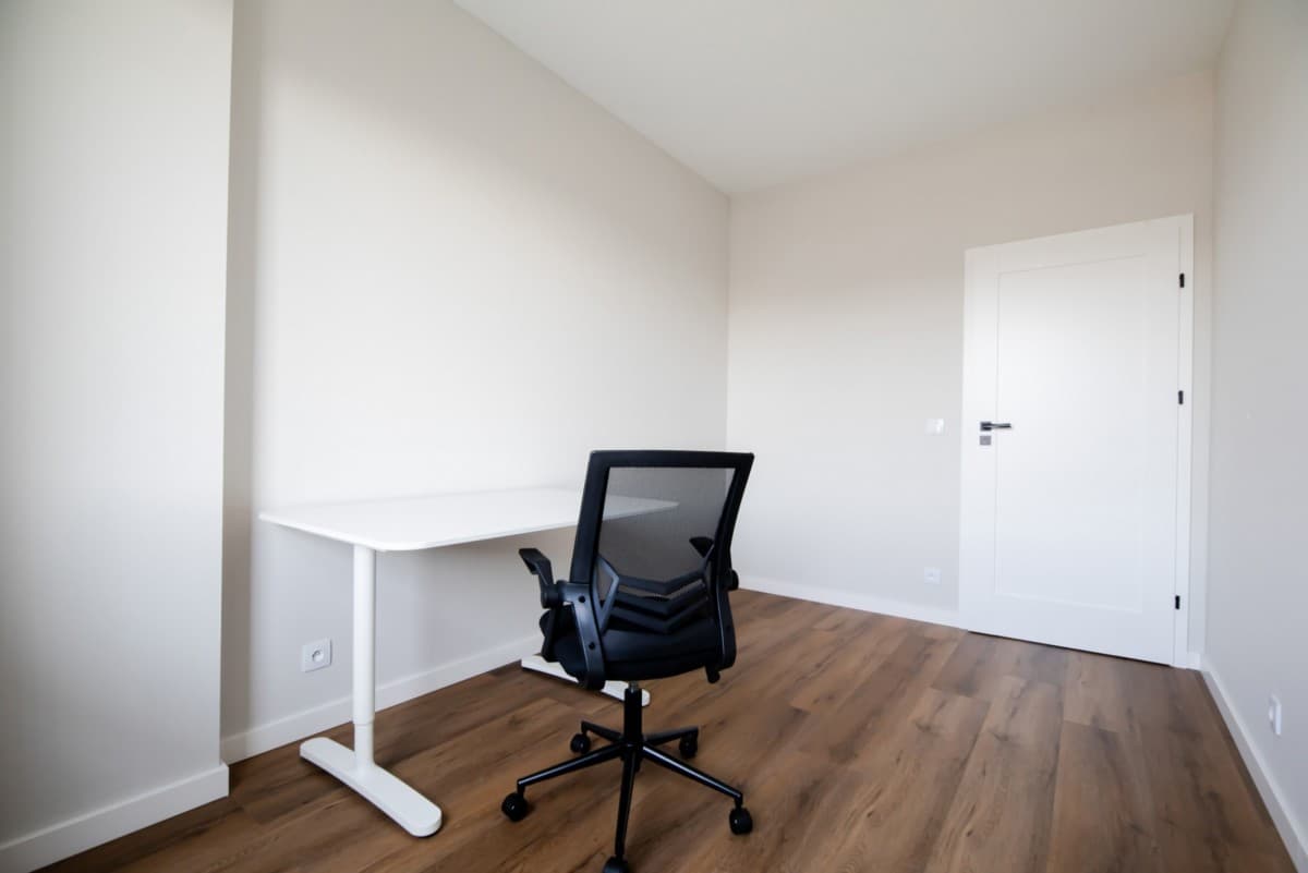 Modern 3-room apartment with large balcony in Wola – 17