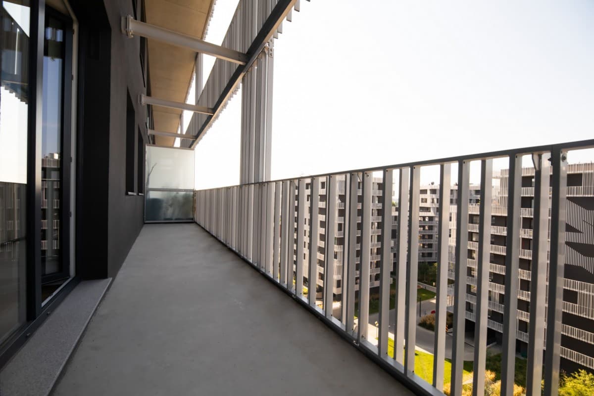 Modern 3-room apartment with large balcony in Wola – 20