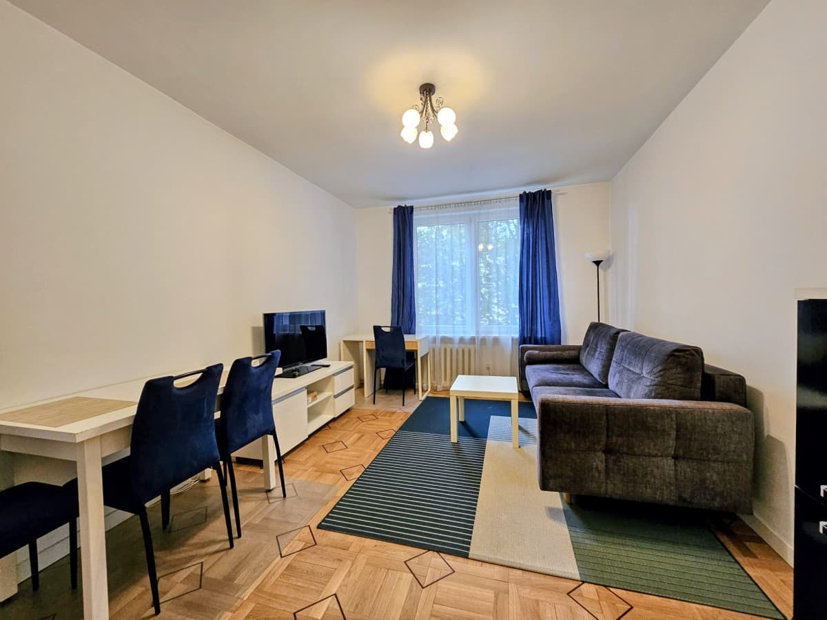 Two-room apartment steps from downtown – 6