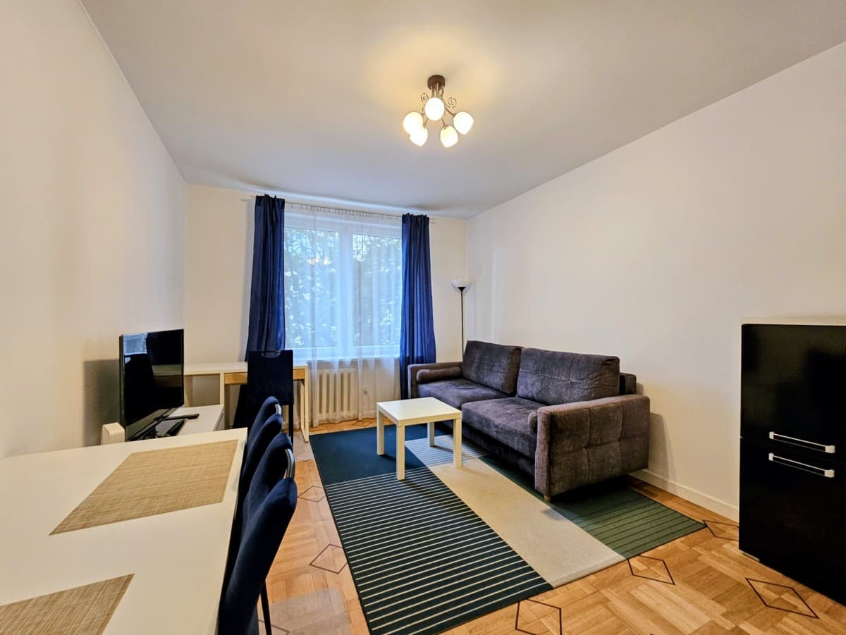 Two-room apartment steps from downtown – 7