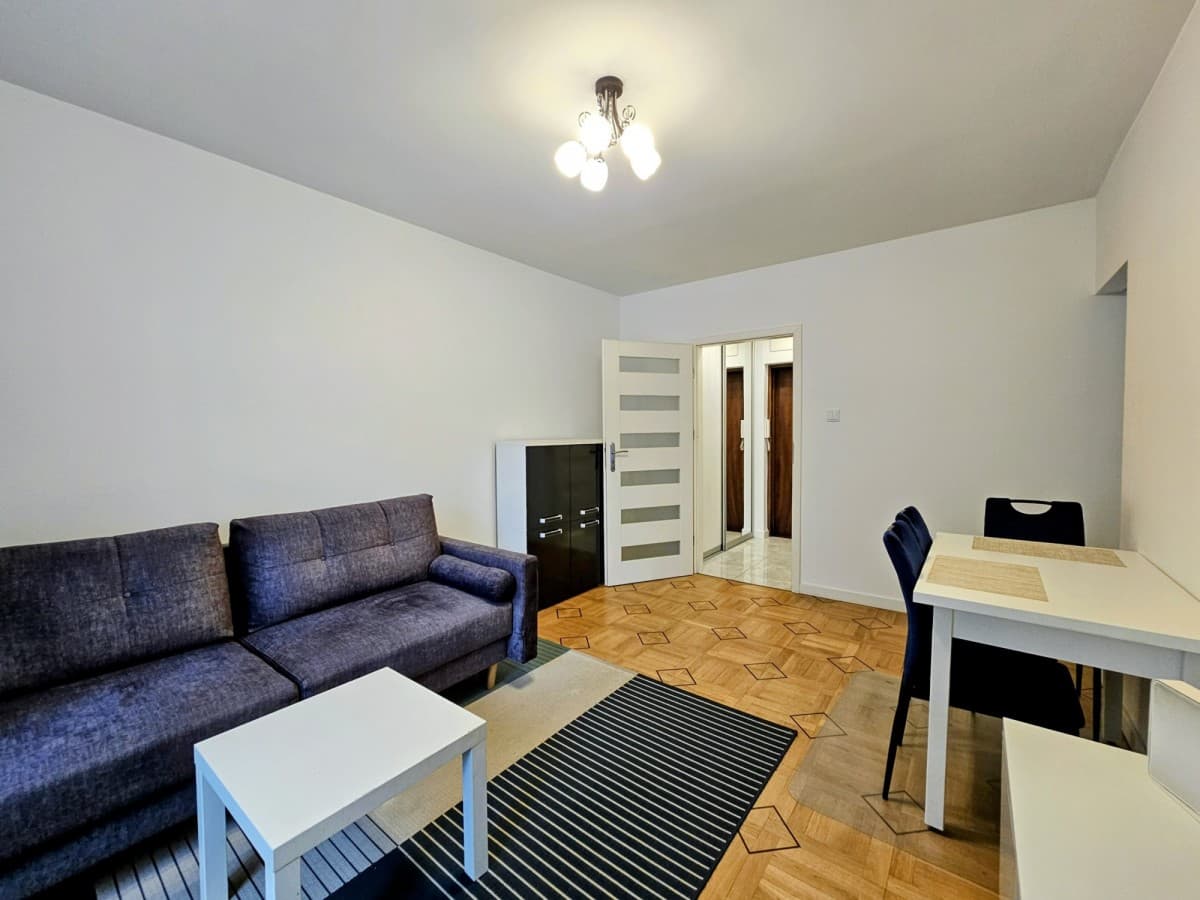 Two-room apartment steps from downtown – 9