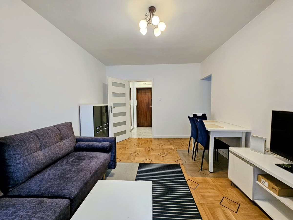 Two-room apartment steps from downtown – 8