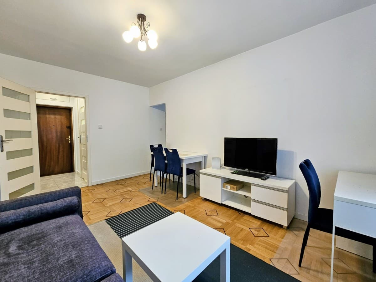Two-room apartment steps from downtown – 10