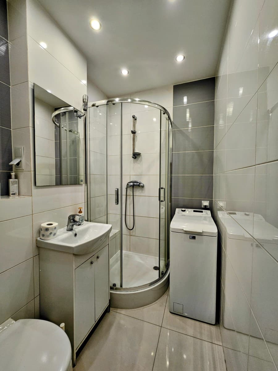 Two-room apartment steps from downtown – 11