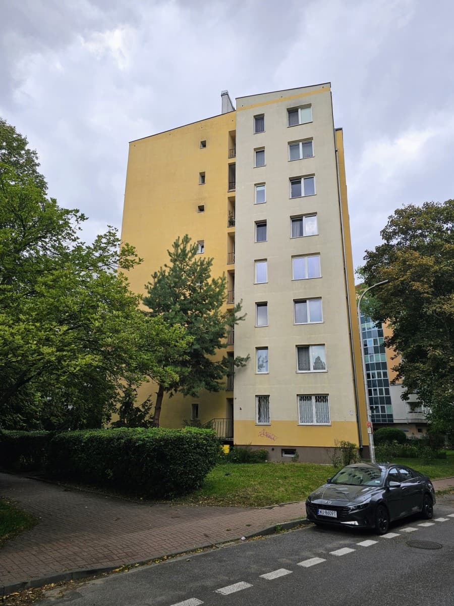 Two-room apartment steps from downtown – 4