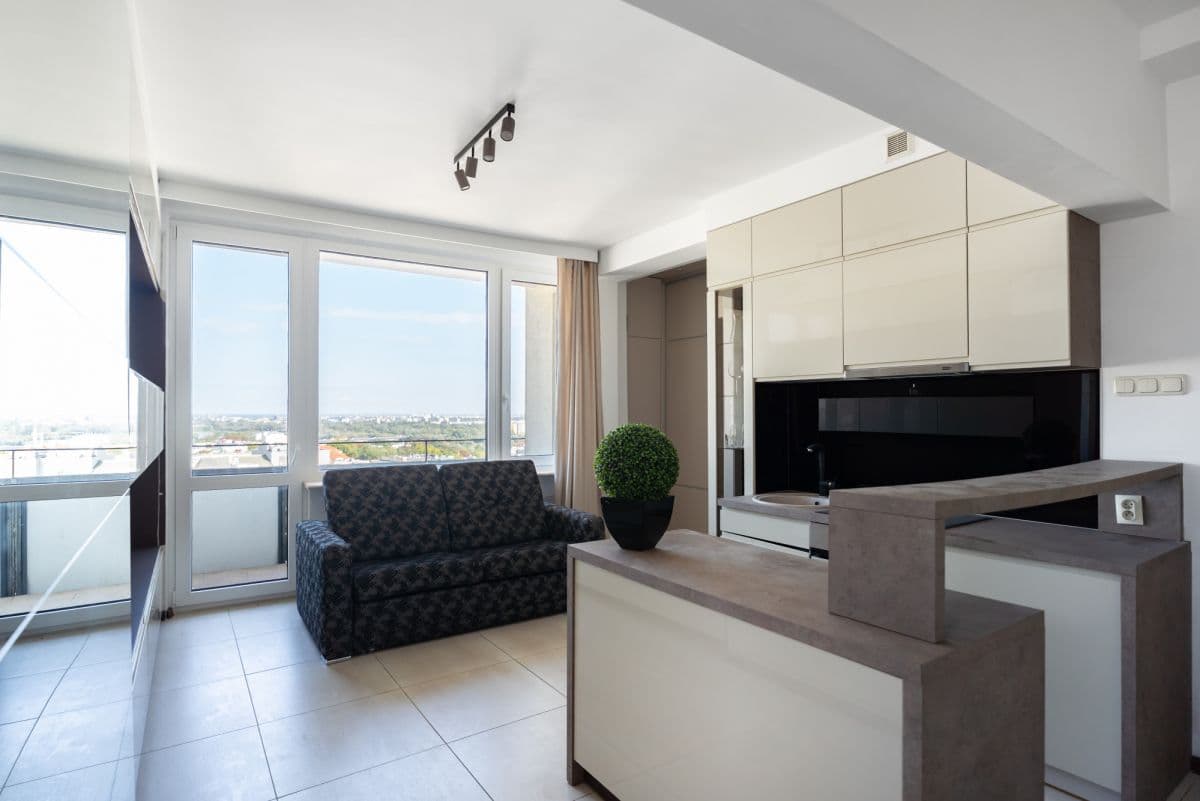 Studio apartment with stunning Warsaw skyline views – 2
