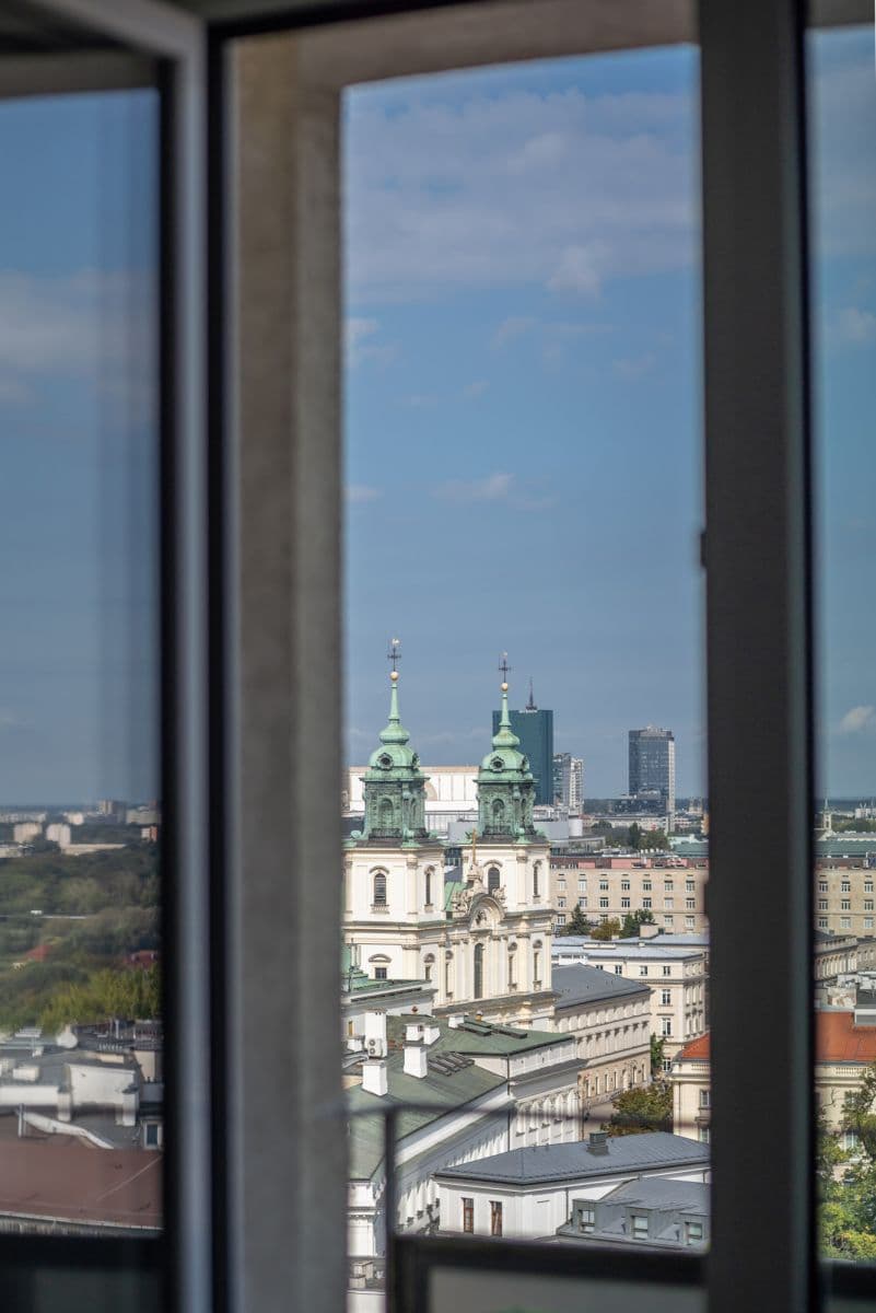 Studio apartment with stunning Warsaw skyline views – 3
