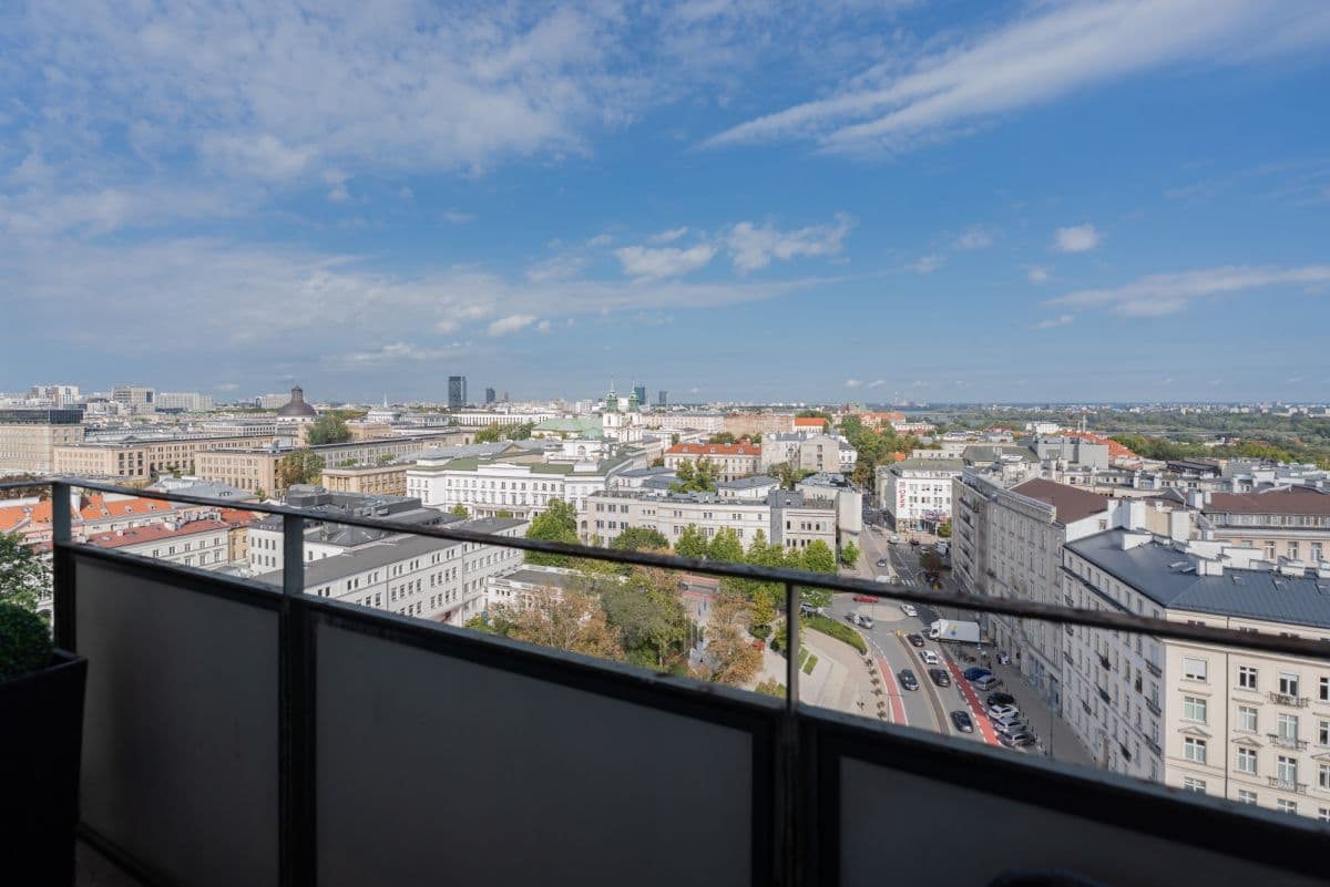 Studio apartment with stunning Warsaw skyline views – 4